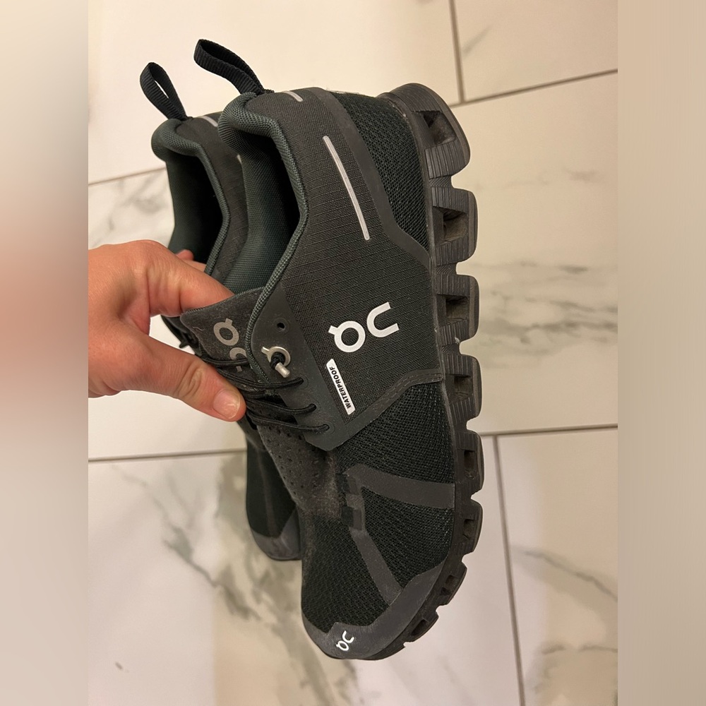 On Running Cloud 5 Waterproof Running Shoes Size 8.5